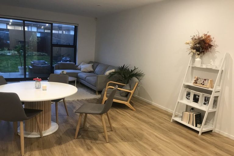 Photo of property in 33 Peihana Road, Hobsonville, Auckland, 0616