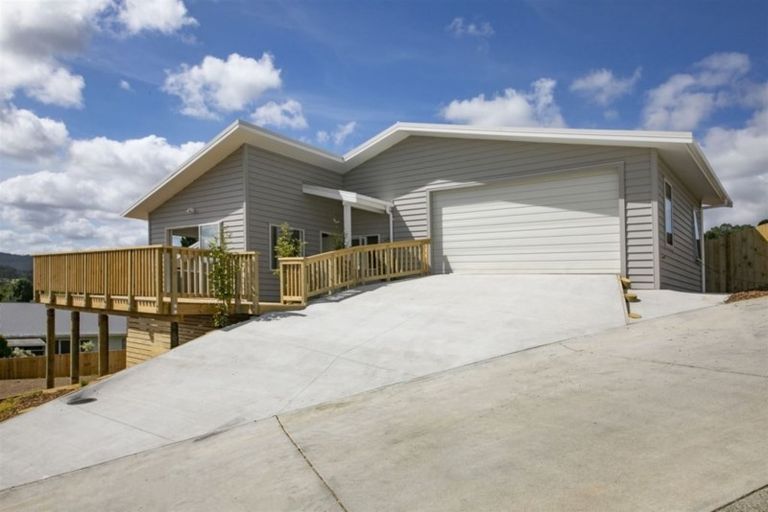 Photo of property in 13 Rauta Way, Helensville, 0800
