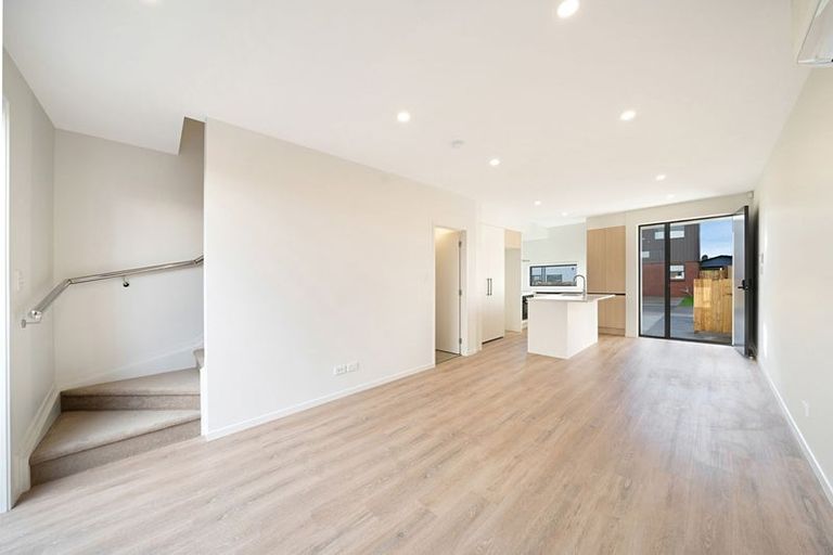 Photo of property in 31 Clay Works Lane, New Lynn, 0600