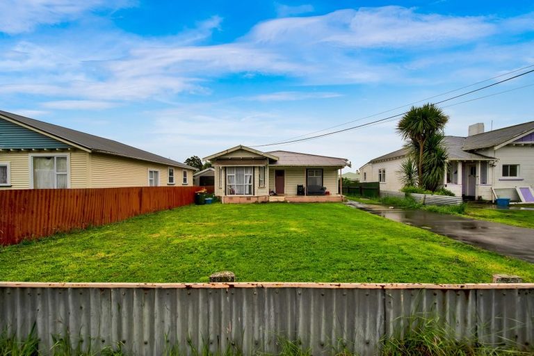 Photo of property in 3 Argyle Street, Hawera, 4610