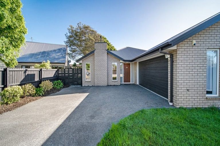 Photo of property in 64 Englefield Road, Northwood, Christchurch, 8051