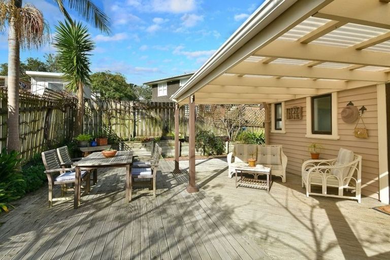 Photo of property in 20 Downer Street, Helensville, 0800