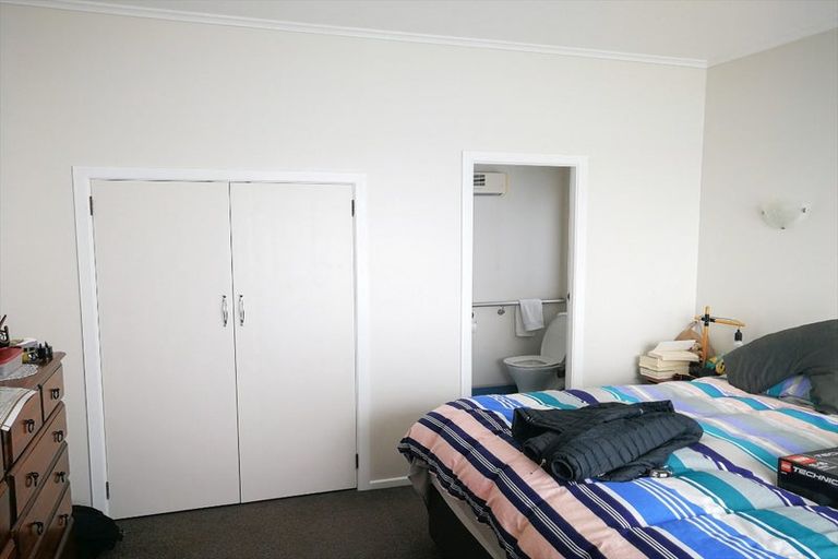 Photo of property in 6 Newington Road, Henderson, Auckland, 0612