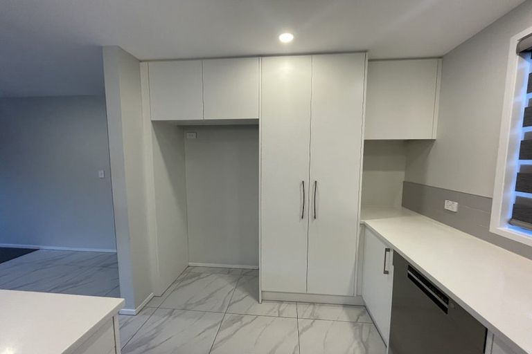 Photo of property in 43c Oreil Avenue, West Harbour, Auckland, 0618