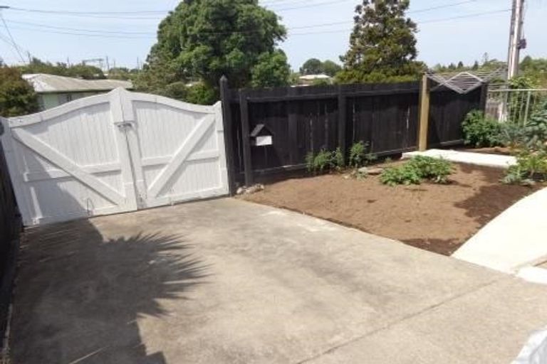 Photo of property in 29 Tahi Terrace, Glen Eden, Auckland, 0602
