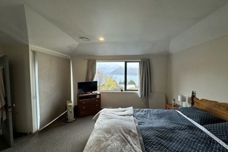 Photo of property in 10b Cameron Place, Fernhill, Queenstown, 9300