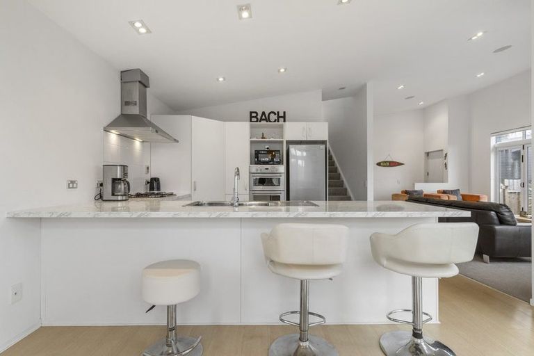 Photo of property in 11a William Bayes Place, Red Beach, 0932
