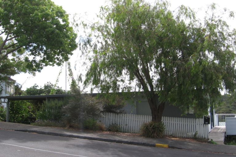 Photo of property in 2/60 Maritime Terrace, Birkenhead, Auckland, 0626