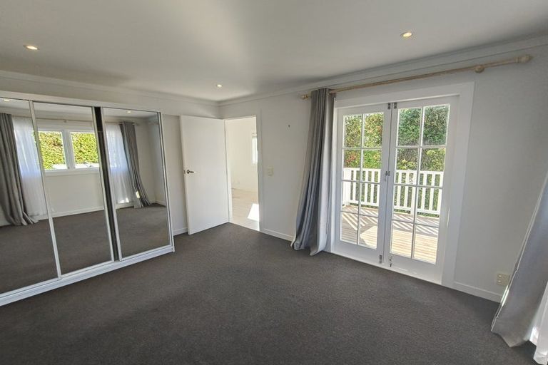 Photo of property in 12 Tindalls Bay Road, Tindalls Beach, Whangaparaoa, 0930