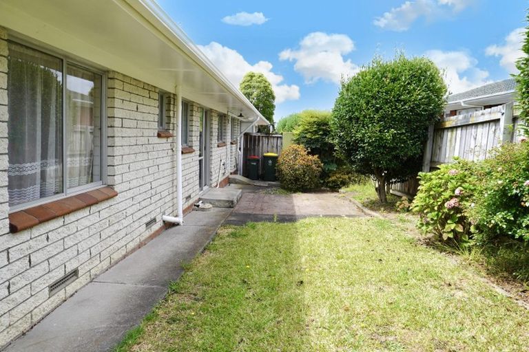 Photo of property in 2/220 Pakuranga Road, Pakuranga Heights, Auckland, 2010