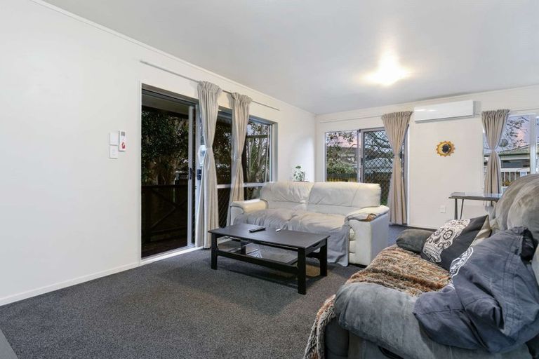 Photo of property in 32 Heathdale Crescent, Papakura, 2110