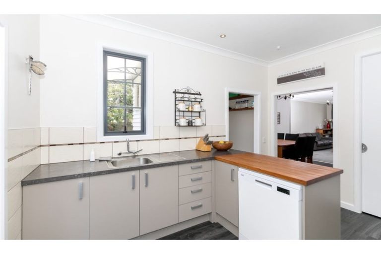 Photo of property in 5 Casey Avenue, Fairfield, Hamilton, 3214