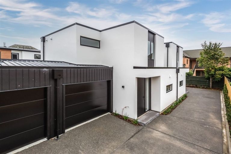 Photo of property in 10 Bishop Street, Green Bay, Auckland, 0604