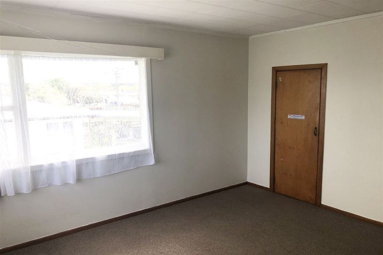 Photo of property in 75 Larnoch Road, Henderson, Auckland, 0610