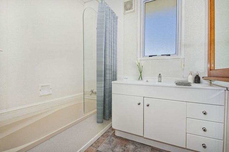 Photo of property in 63 Ogle Crescent, Te Kamo, Whangarei, 0112