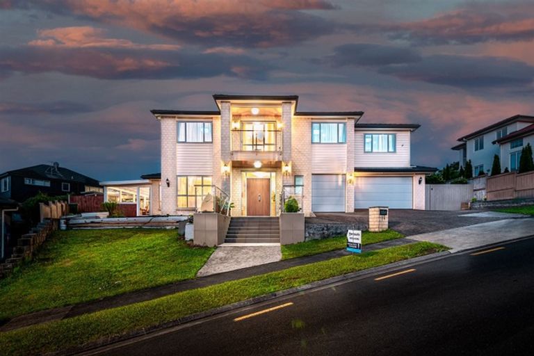 Photo of property in 12 Fairhill Place, Flat Bush, Auckland, 2016