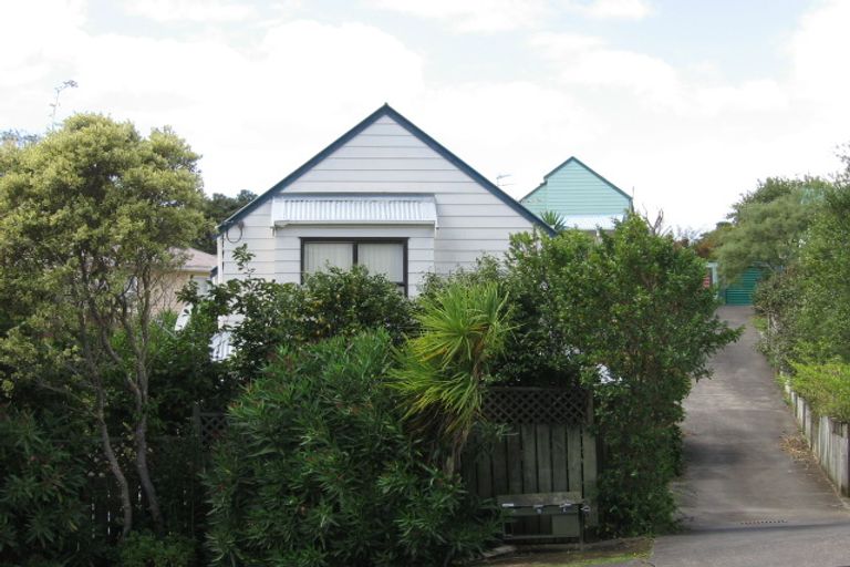 Photo of property in 3/17 Gazelle Avenue, Beach Haven, Auckland, 0626