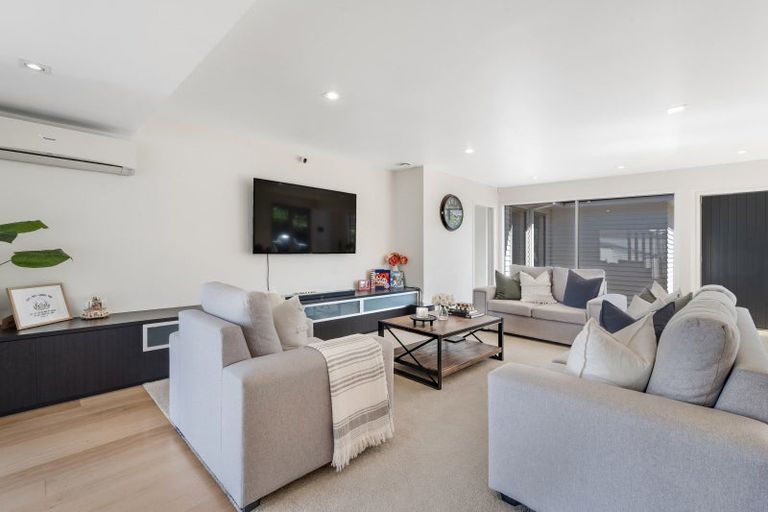 Photo of property in 9 Shelly Beach Parade, Cockle Bay, Auckland, 2014