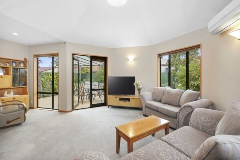 Photo of property in 113 Avonhead Road, Avonhead, Christchurch, 8042