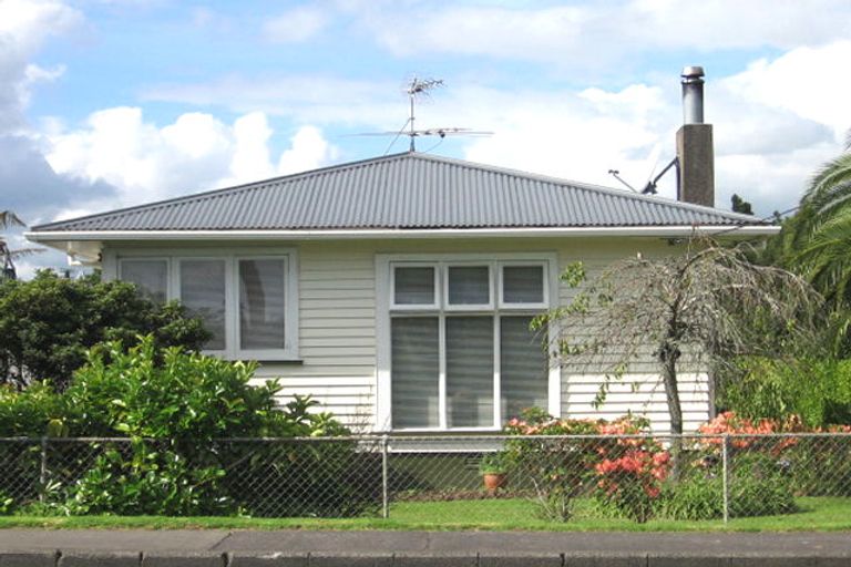 Photo of property in 683 Te Atatu Road, Te Atatu Peninsula, Auckland, 0610