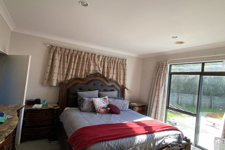 Photo of property in 13 Yarnbrook Grove, Churton Park, Wellington, 6037