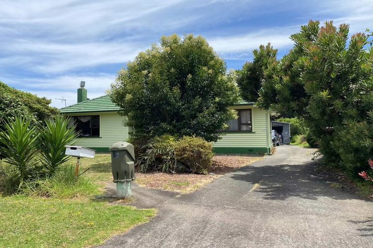 Photo of property in 15 Moor Avenue, Te Atatu Peninsula, Auckland, 0610