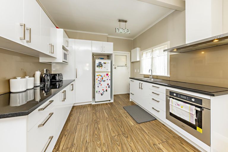 Photo of property in 12 Ballance Avenue, Papatoetoe, Auckland, 2104