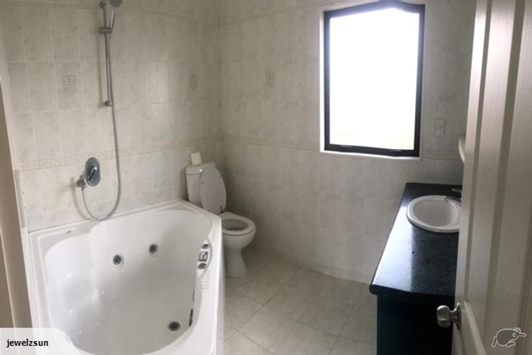 Photo of property in 49 College Road, Northcote, Auckland, 0627
