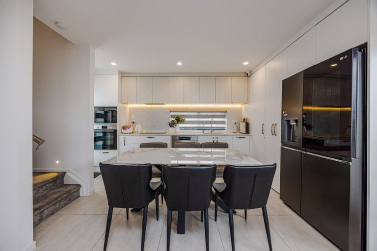 Photo of property in 50e Cascades Road, Pakuranga Heights, Auckland, 2010