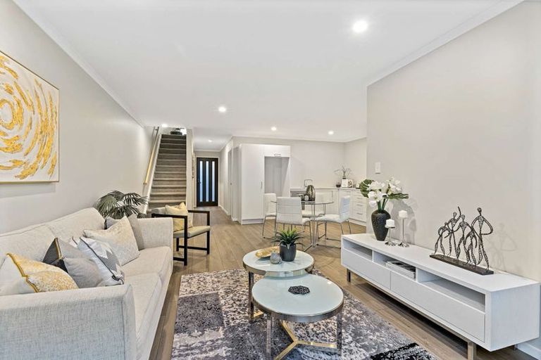 Photo of property in 76 Papatupu Way, Kumeu, 0810