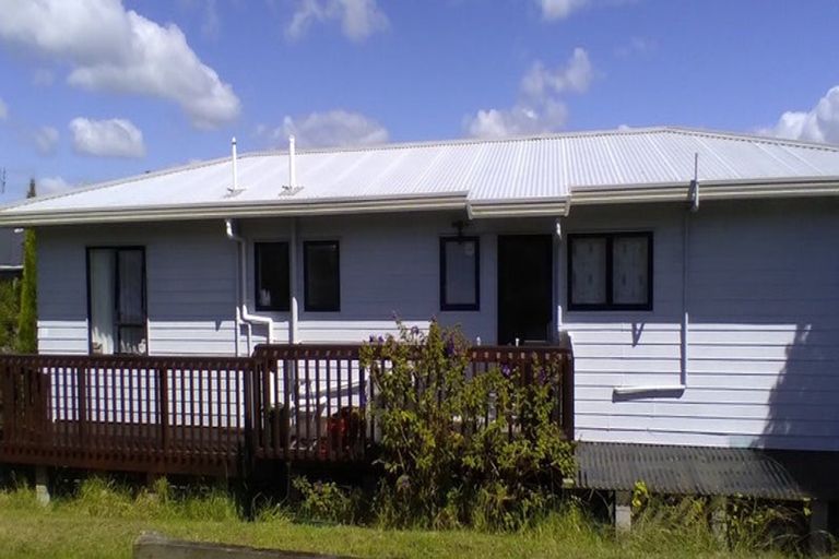 Photo of property in 78 Totaravale Drive, Totara Vale, Auckland, 0629