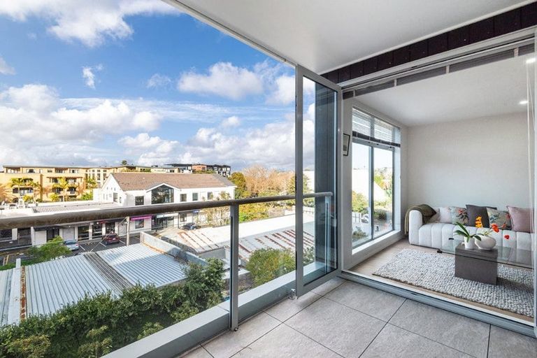 Photo of property in Norfolk Apartments, 305/19 Bute Road, Browns Bay, Auckland, 0630