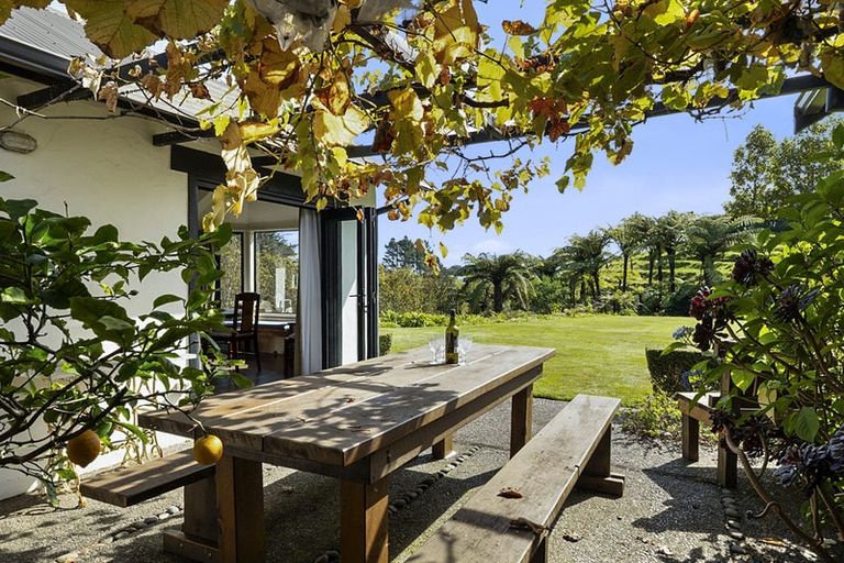 Photo of property in 475 Frankley Road, Hurworth, New Plymouth, 4371