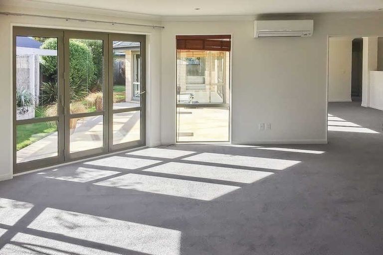 Photo of property in 7 Milkers Gate, Parklands, Christchurch, 8083