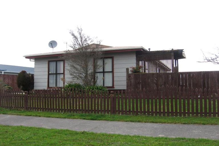 Photo of property in 24 Peter Hall Drive, Kelvin Grove, Palmerston North, 4414