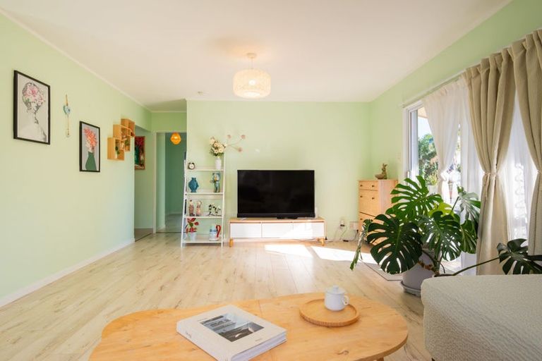Photo of property in 1/616 Te Atatu Road, Te Atatu Peninsula, Auckland, 0610