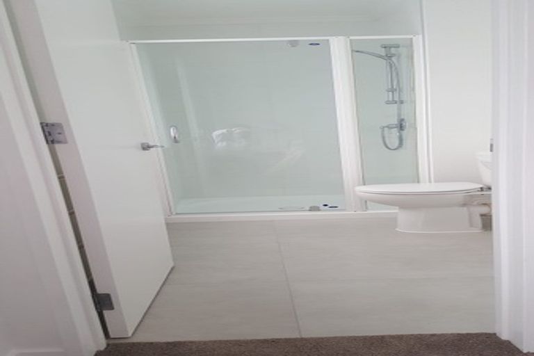 Photo of property in 42 Gunner Drive, Te Atatu Peninsula, Auckland, 0610