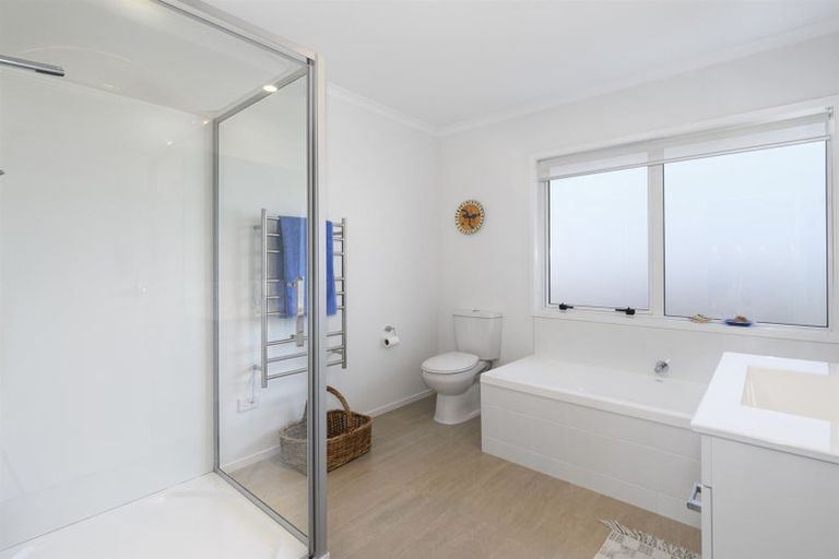 Photo of property in 20 Sarona Park Drive, Omanawa, 3171