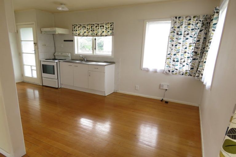 Photo of property in 1/4 Shamrock Lane, Te Atatu Peninsula, Auckland, 0610