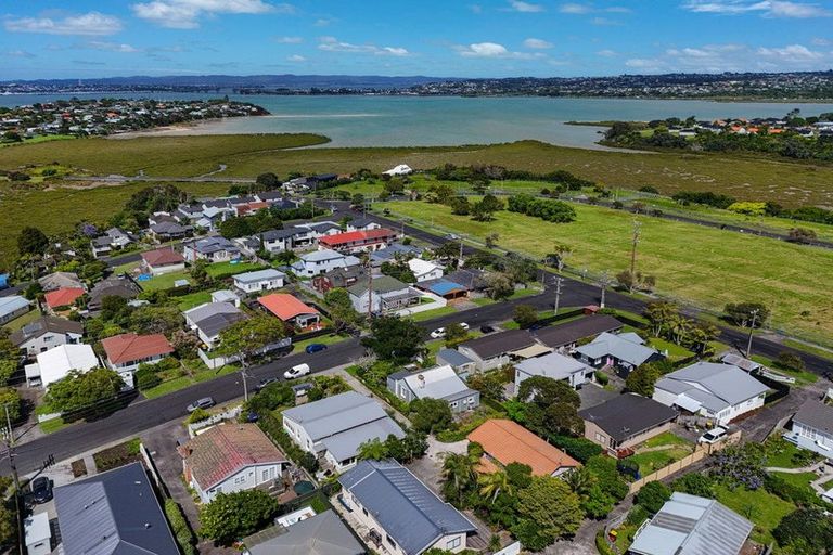 Photo of property in 2/2 Evan Street, Belmont, Auckland, 0622