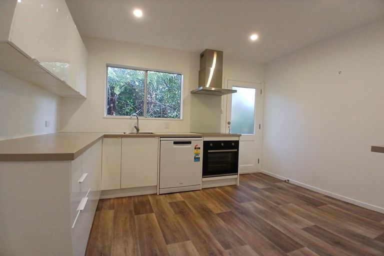 Photo of property in 3/4 Glanmire Road, Newlands, Wellington, 6037