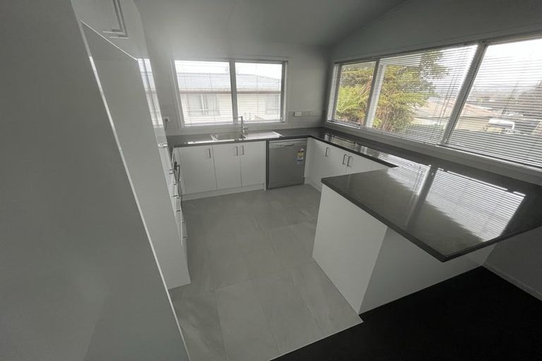 Photo of property in 3 Patterson Grove, Waikanae, 5036