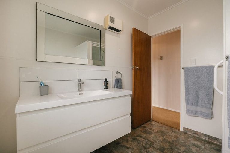 Photo of property in 14 Pollen Street, Woodville, 4920