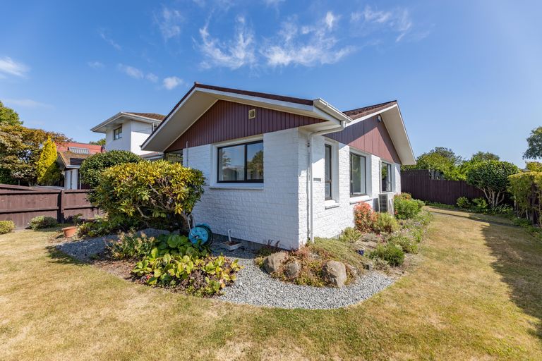 Photo of property in 1/1 Rosedale Place, Avonhead, Christchurch, 8042