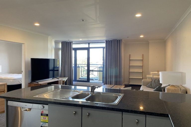 Photo of property in 2c/7-11 Bute Road, Browns Bay, Auckland, 0630