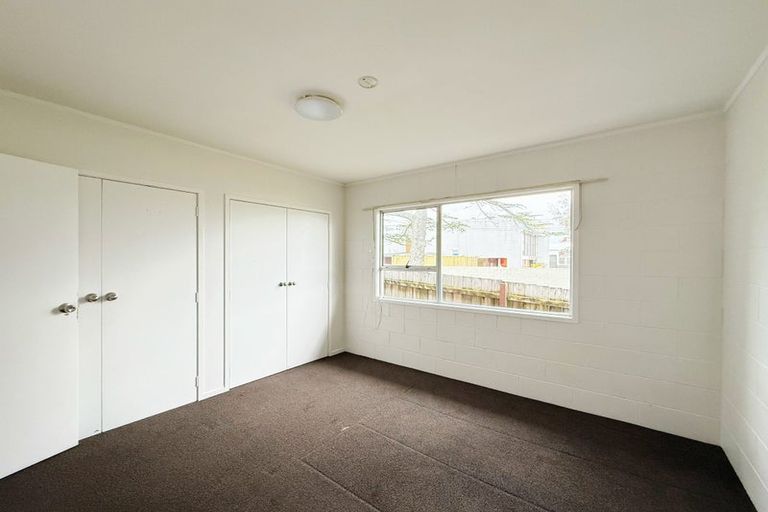 Photo of property in 2/1 Raeben Avenue, Hillcrest, Auckland, 0627