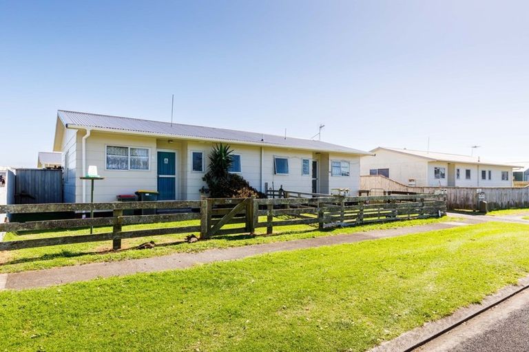 Photo of property in 70 Hume Street, Waitara, 4320