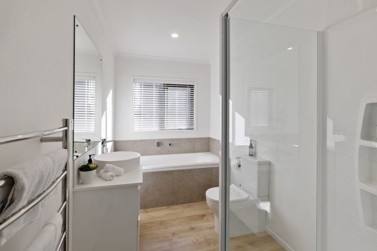 Photo of property in 8 Barn Road, Jacks Point, 9371