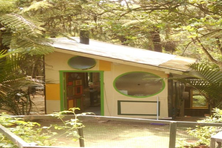 Photo of property in 785 West Coast Road, Oratia, Auckland, 0604