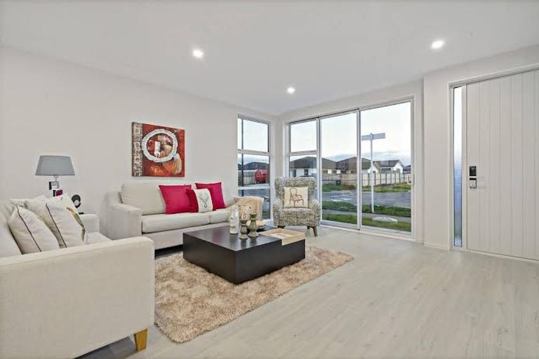 Photo of property in 61 Sapwood Crescent, Takanini, 2110